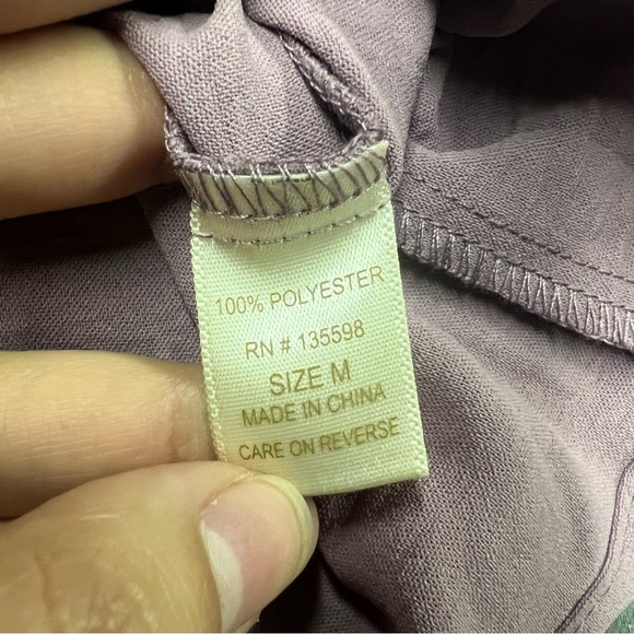 🌴Women’s Liberty Love V Neck Shirt - Picture 3 of 6